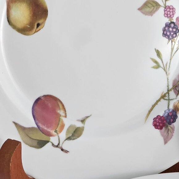 4 Royal Worcester Evesham Dessert Salad Plates 8" fruits & vegetables vtg flaw - Picture 3 of 12